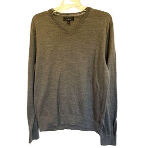 Banana Republic 100% Merino Wool V neck lightweight sweater